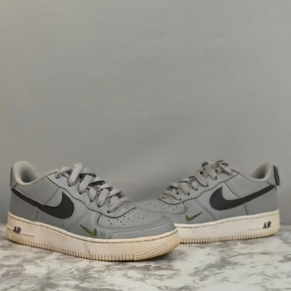 Nike Air Force 1 Low GS Light Smoke Gray Sneakers Size 4.5Y